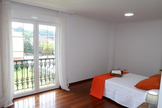 Apartamento Carrera Apartment Caldas De Reis Bagian luar foto